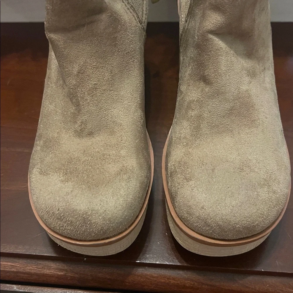 Pierre Dumas Tan Suede Ankle Boots NWOB - Picture 7 of 7